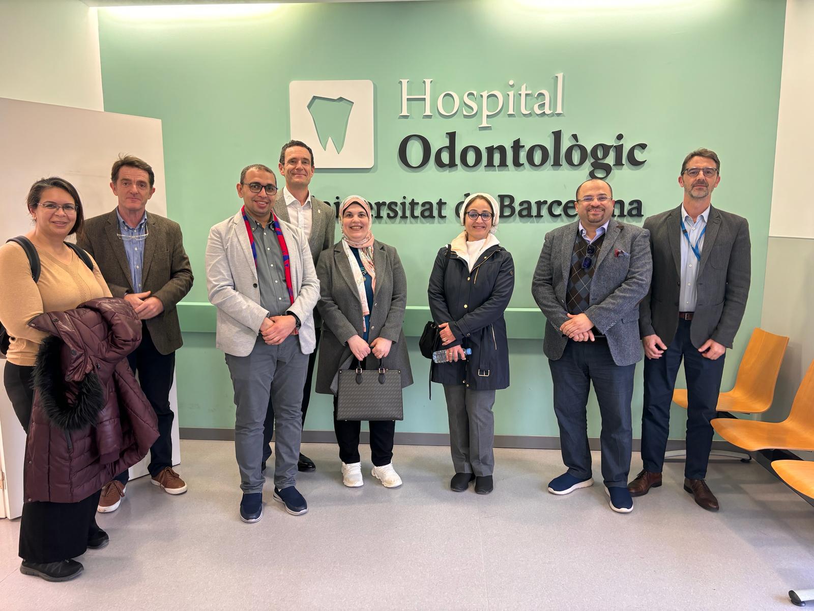 El Hospital Odontològic Universitat de Barcelona, recibe la  visita de la Universidad de Suez.