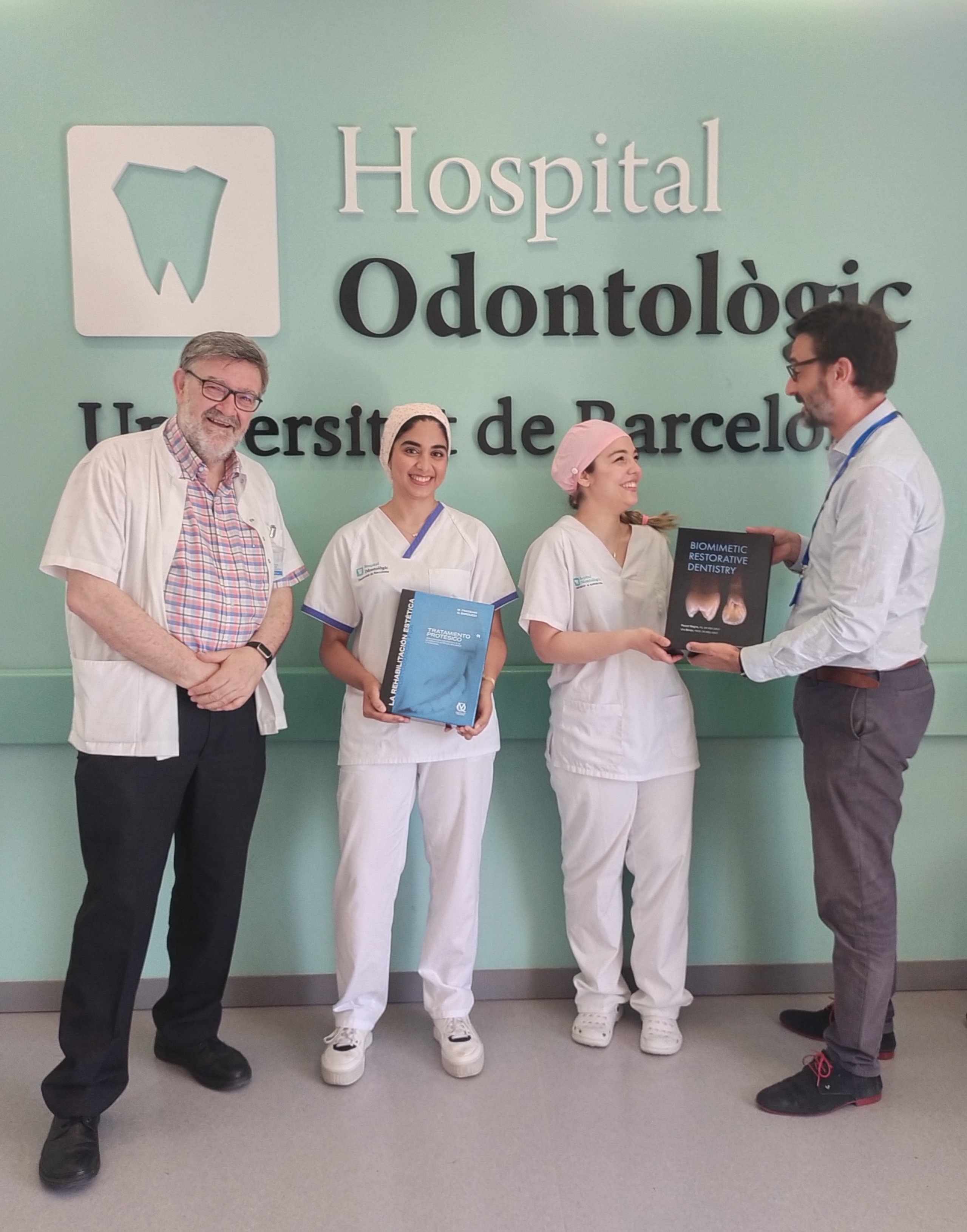 Entrega de premios a los mejores dosieres odontológicos del curso de verano del Hospital Odontològic Universitat de Barcelona