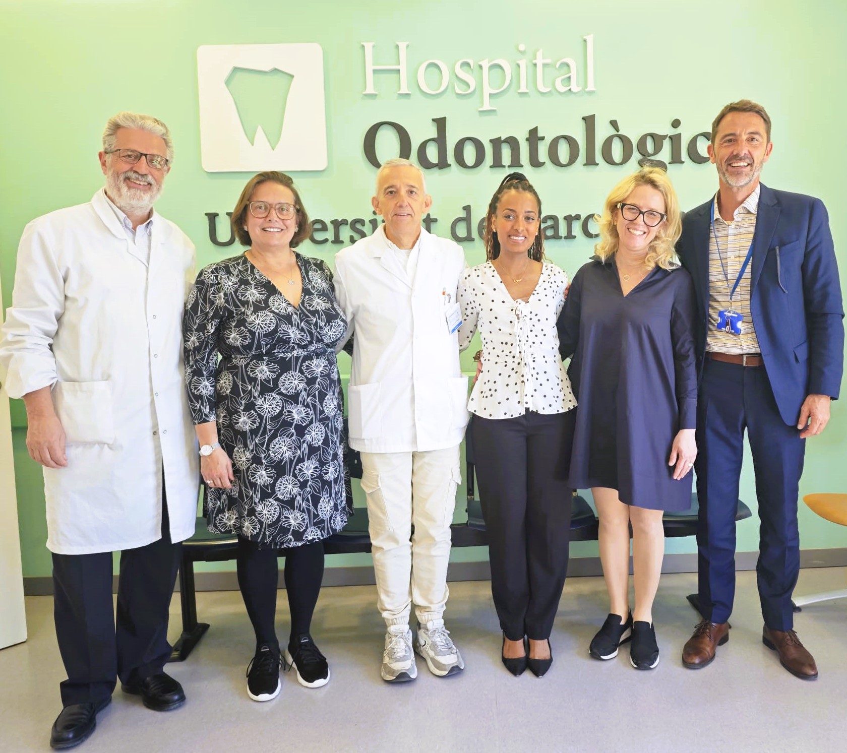 Una delegació del Karolinska Institutet ( Suècia) visita l'Hospital Odontològic UB