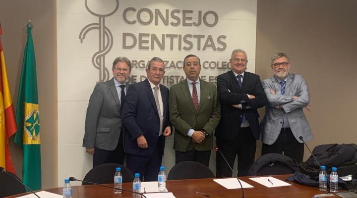 El Dr. Jose López,  president de la SEI a la reunió de societat del Consell de Dentistes