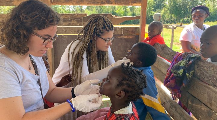 L'experiència de fer un voluntariat d’odontologia a Kenya en primera persona